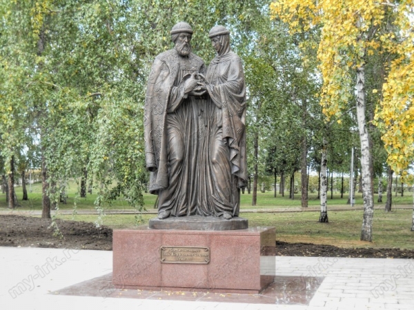 Памятник святым Петру и Февронии Муромским